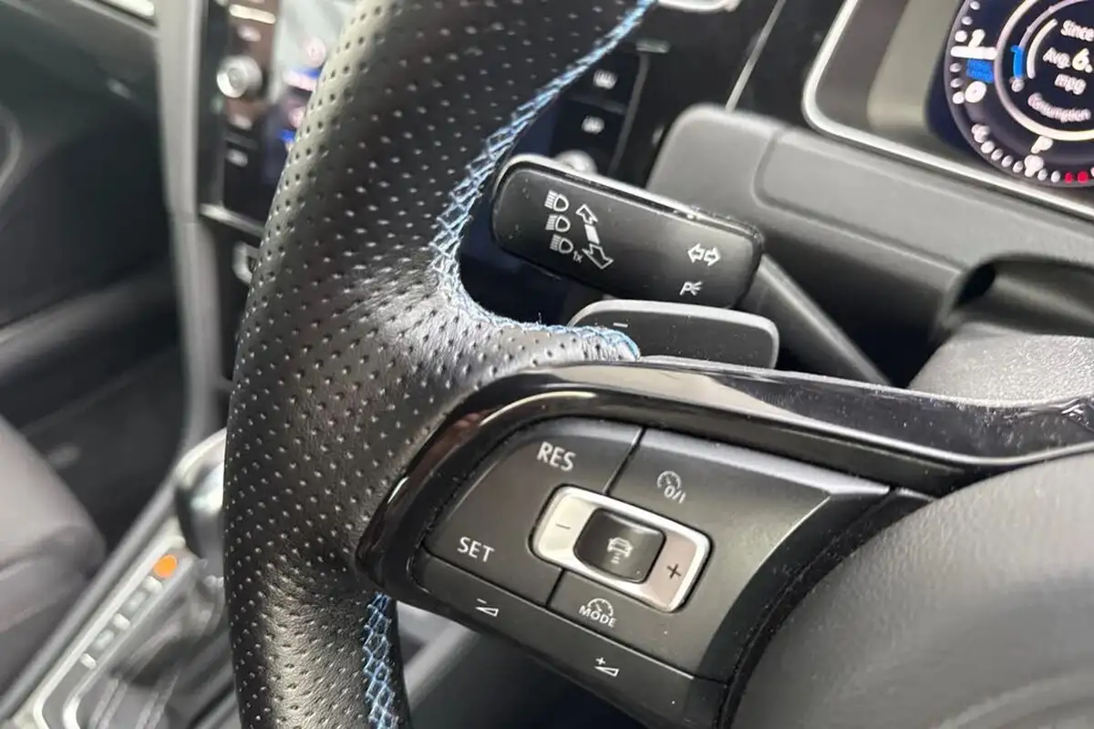 2018-volkswagen-golf-20-tsi-r-hatchback-3d-dsg-big-46