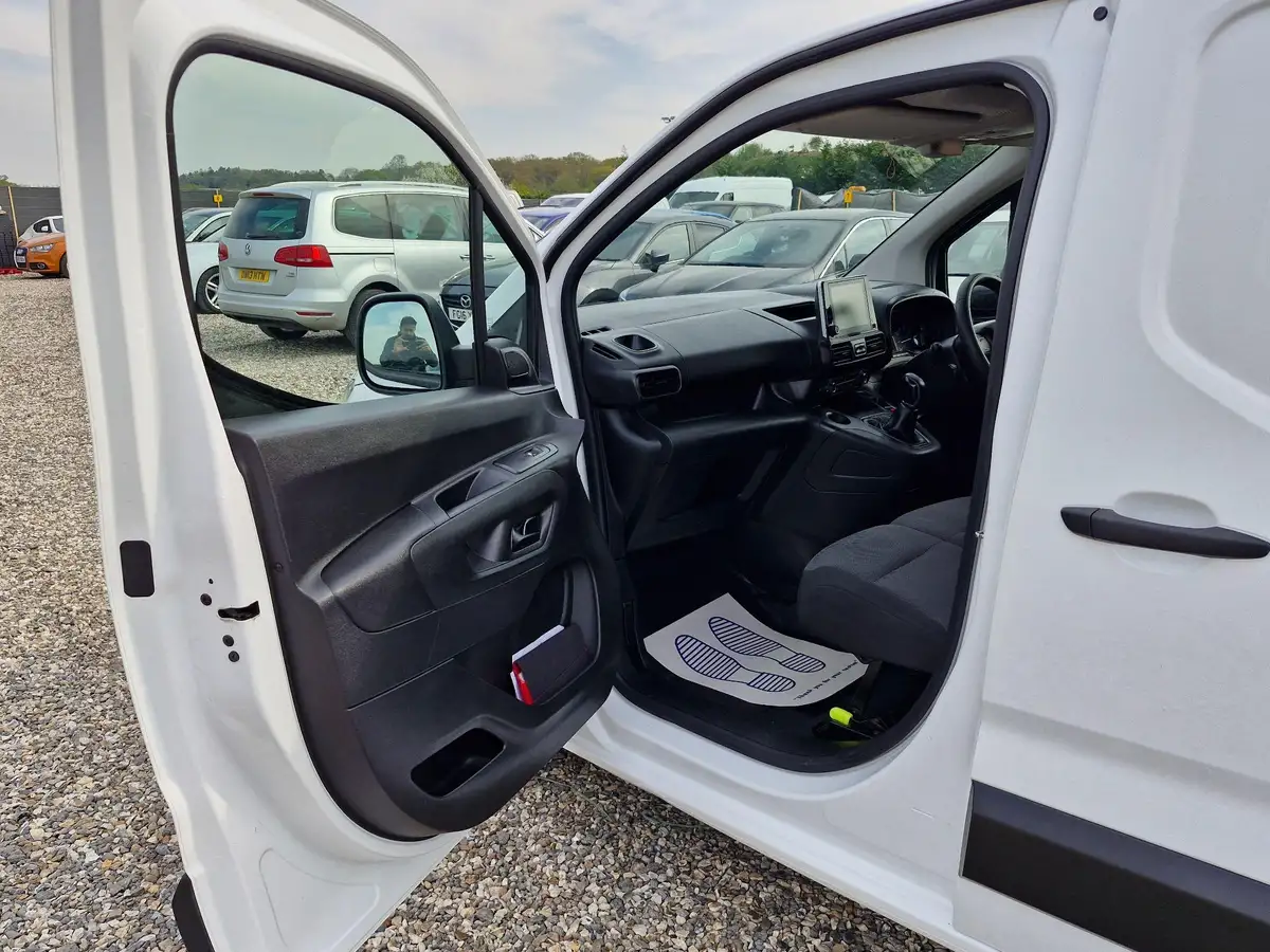 2020-citroen-berlingo-15bluehdi-1000-enterprise-100pseu6dt-e-ss-panel-big-29