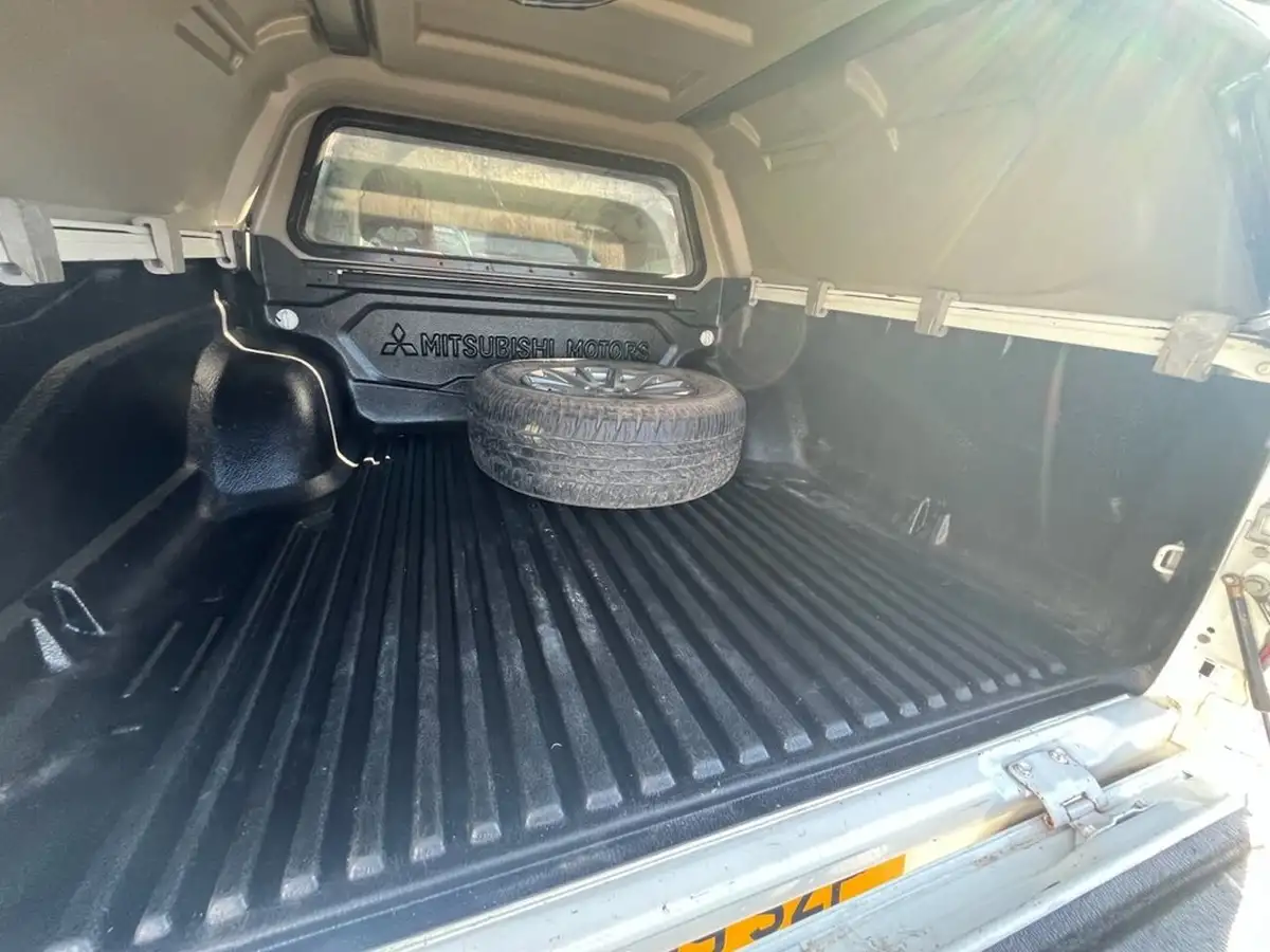 2019-mitsubishi-l200-24di-d-barbarian-eu6-big-44