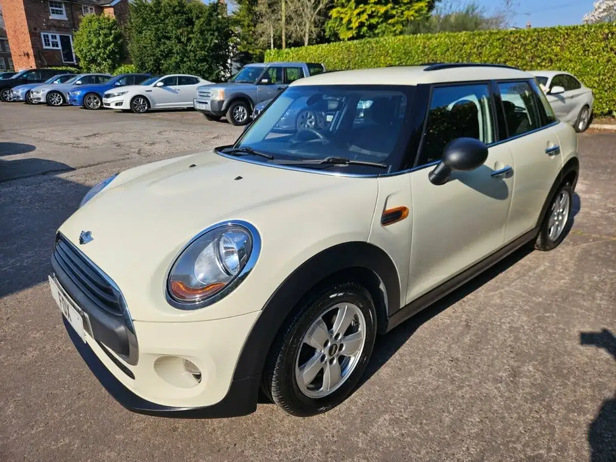 2017-mini-cooper-12-one-5d-big-7