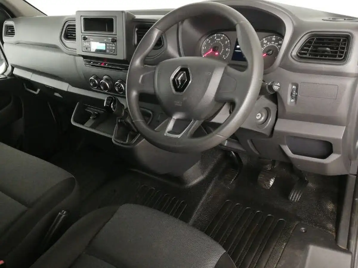 2020-renault-master-23dci-lm35-135-business-panel-big-2