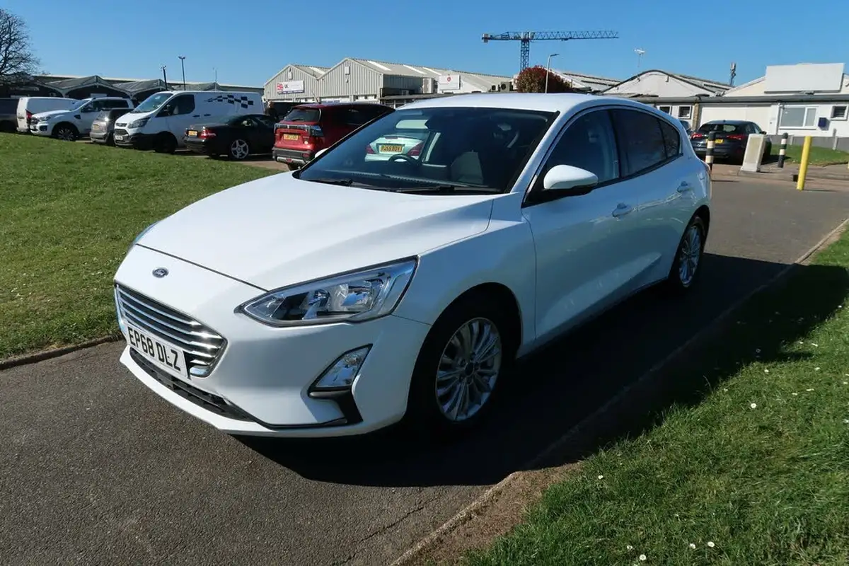 2019-ford-focus-10t-titanium-ss-hatchback-big-5
