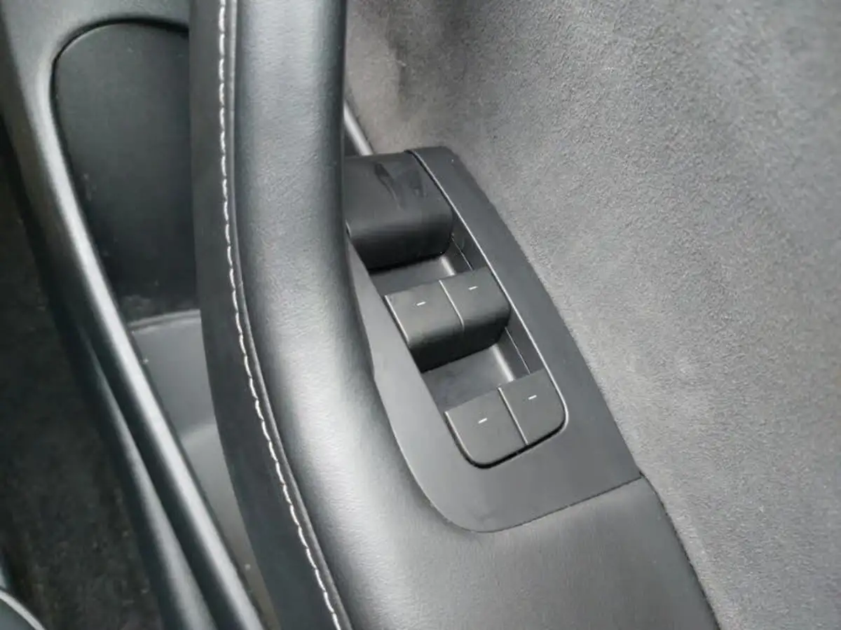 2021-tesla-model-3-e-long-range-awd-big-11