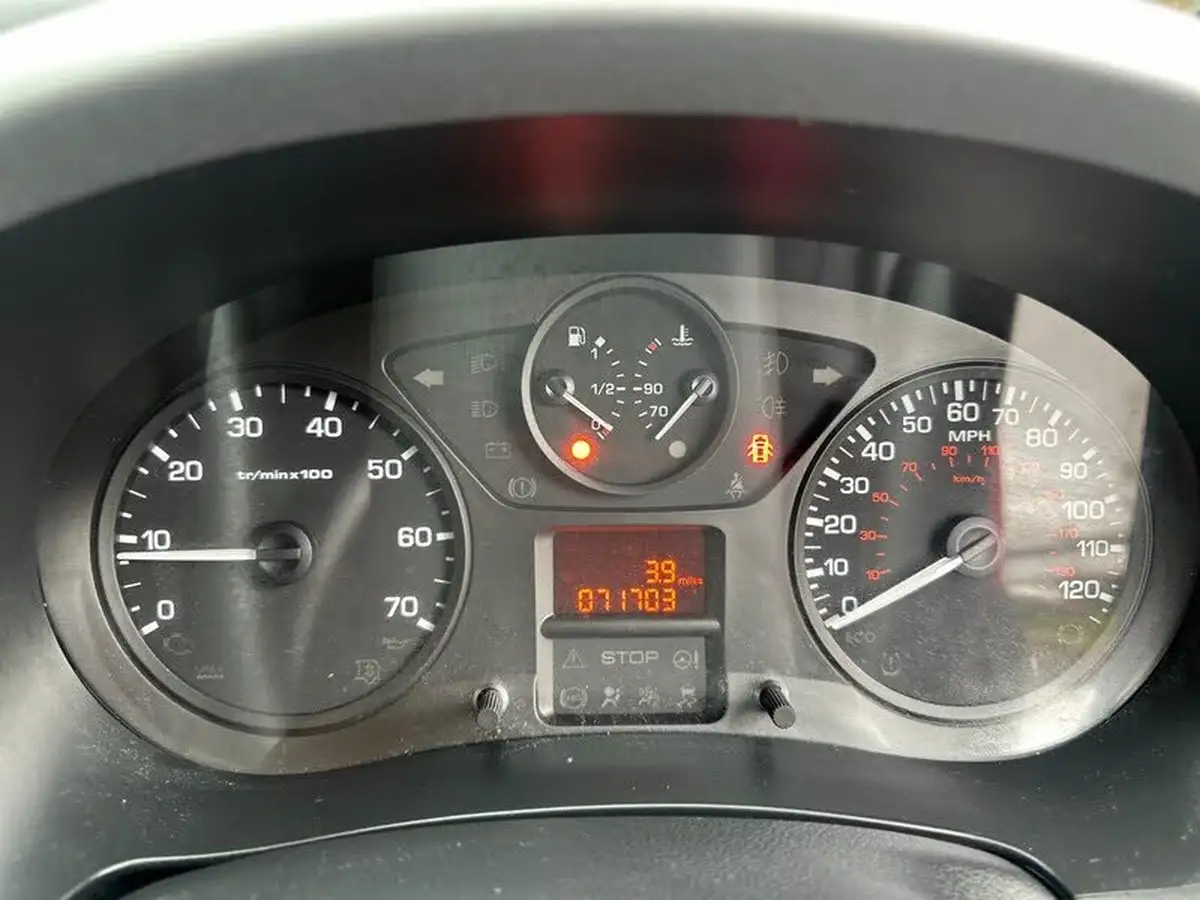 2016-citroen-berlingo-12-puretech-multispace-feel-big-15