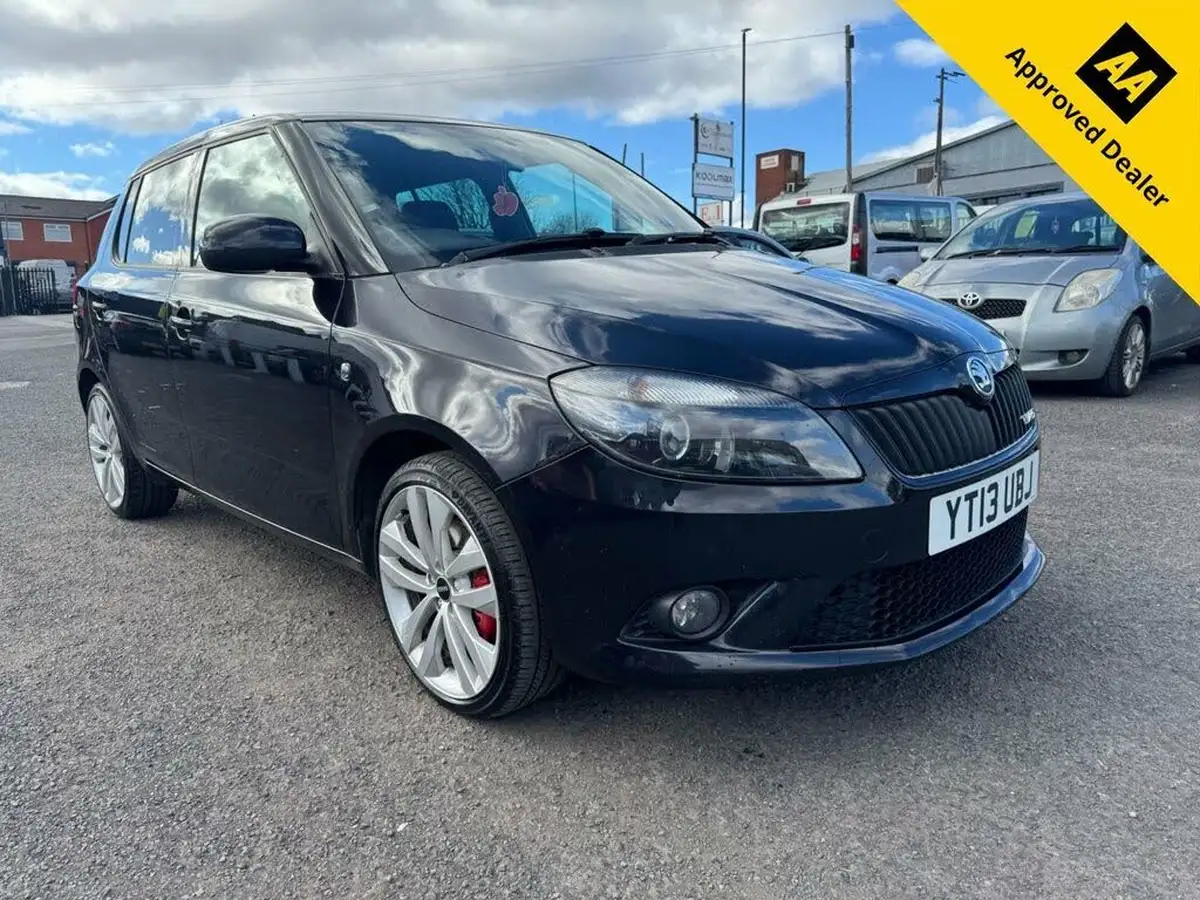 2013-skoda-fabia-14-vrs-hatchback-big-0