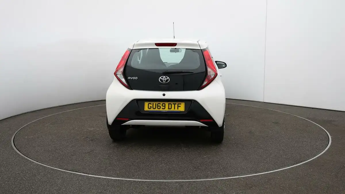 2019-toyota-aygo-10-vvt-i-x-play-big-6