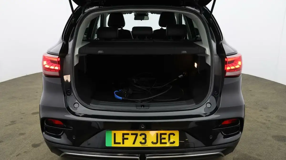 2023-mg-zs-suv-e-trophy-connect-ev-156ps-long-range-big-16
