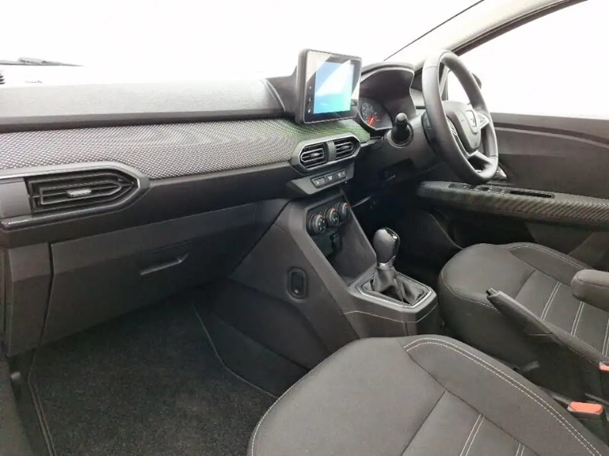 2022-dacia-sandero-10-tce-comfort-90bhp-cvt-big-4