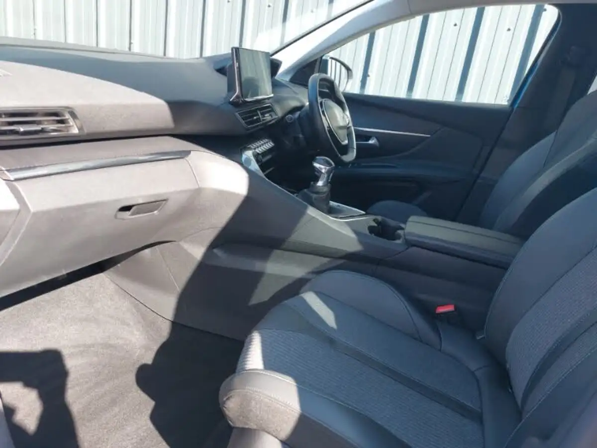 2021-peugeot-3008-suv-12-puretech-allure-big-4