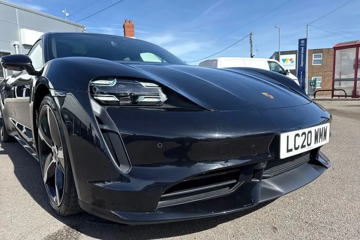2020-porsche-taycan-e-turbo-big-8