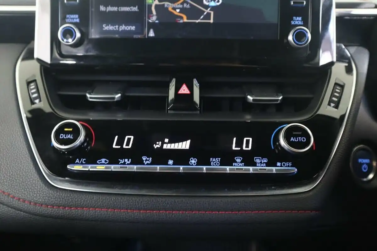 2021-toyota-corolla-18-vvt-i-excel-trk-touring-sports-big-30