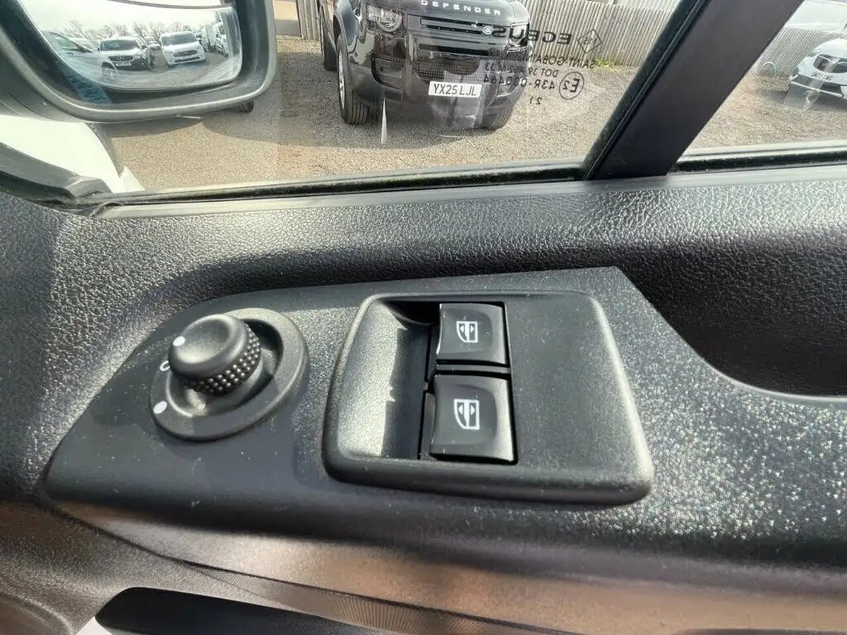 2021-renault-trafic-20dci-sl30-energy-145-business-panel-big-13