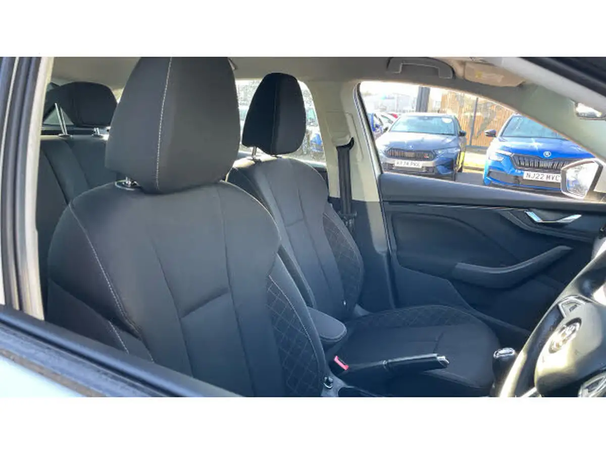 2020-skoda-scala-10-tsi-se-95ps-big-14