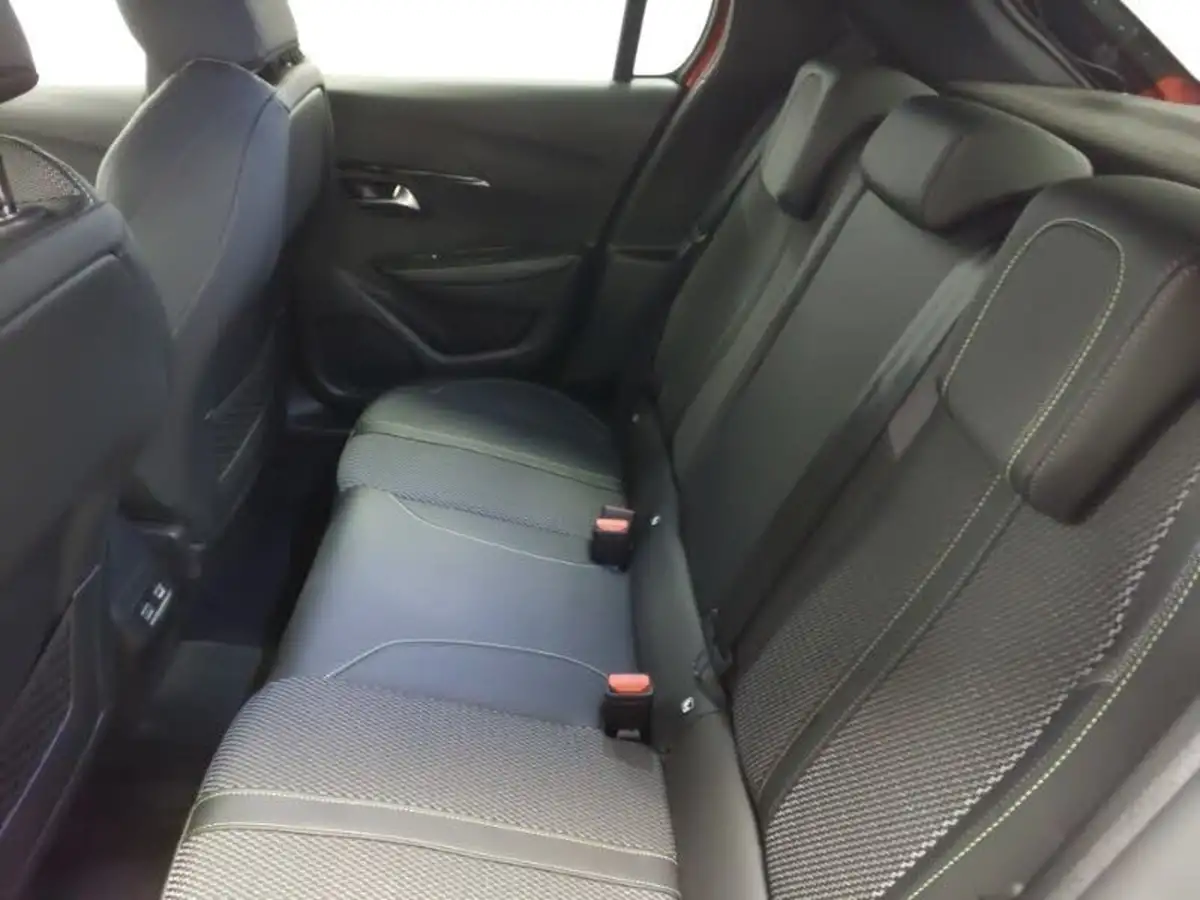2024-peugeot-208-12-puretech-gt-100ps-hybrid-e-dsc6-big-5