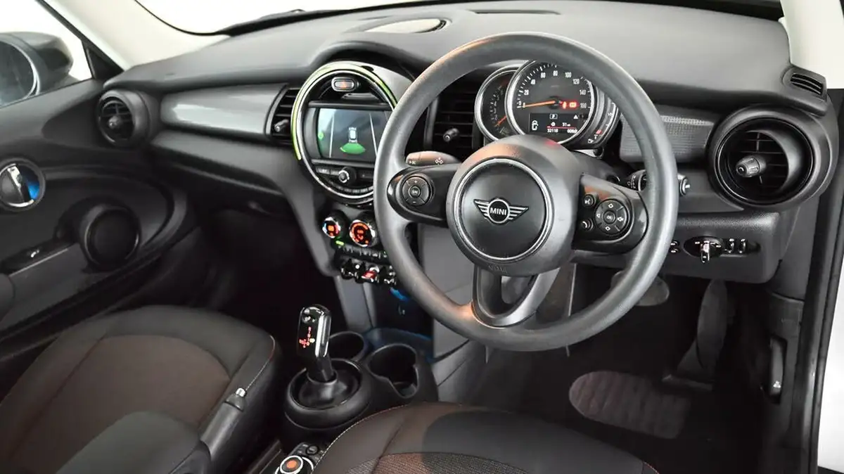 2019-mini-cooper-15-cooper-classic-hatchback-3d-auto-big-9