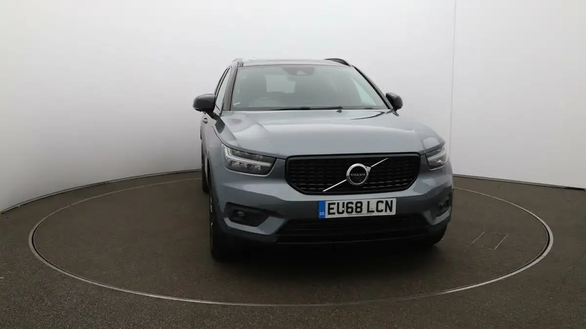 2018-volvo-xc40-20td-d4-r-design-big-35