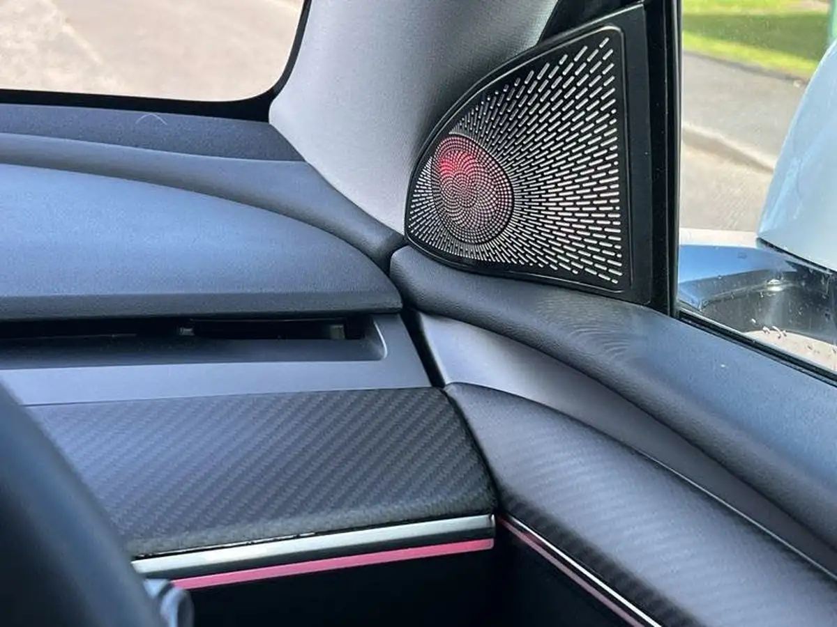2022-tesla-model-y-e-long-range-big-29
