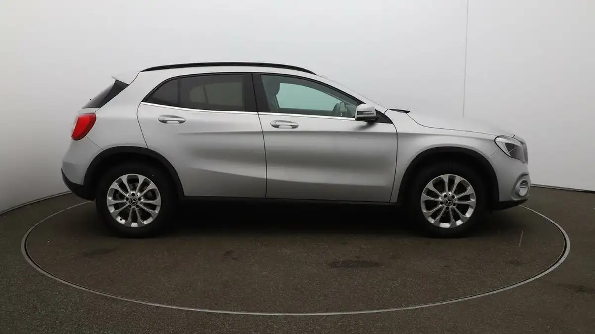 2017-mercedes-benz-gla-class-16-gla-200-se-big-40