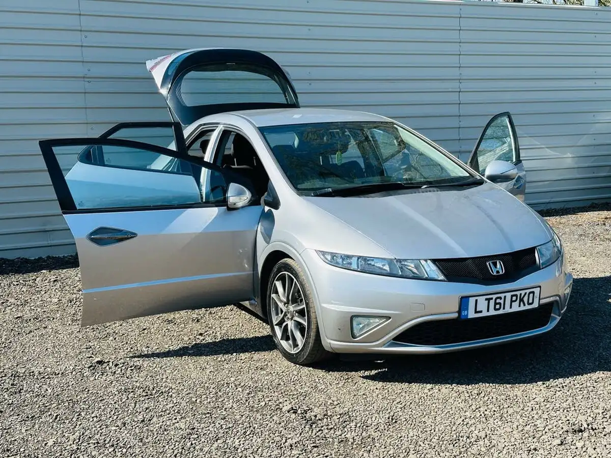 2011-honda-civic-18-si-i-vtec-big-17
