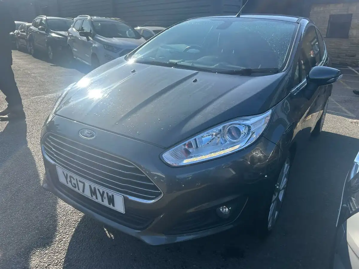 2017-ford-fiesta-10t-titanium-125ps-ecoboost-ss-3d-big-2