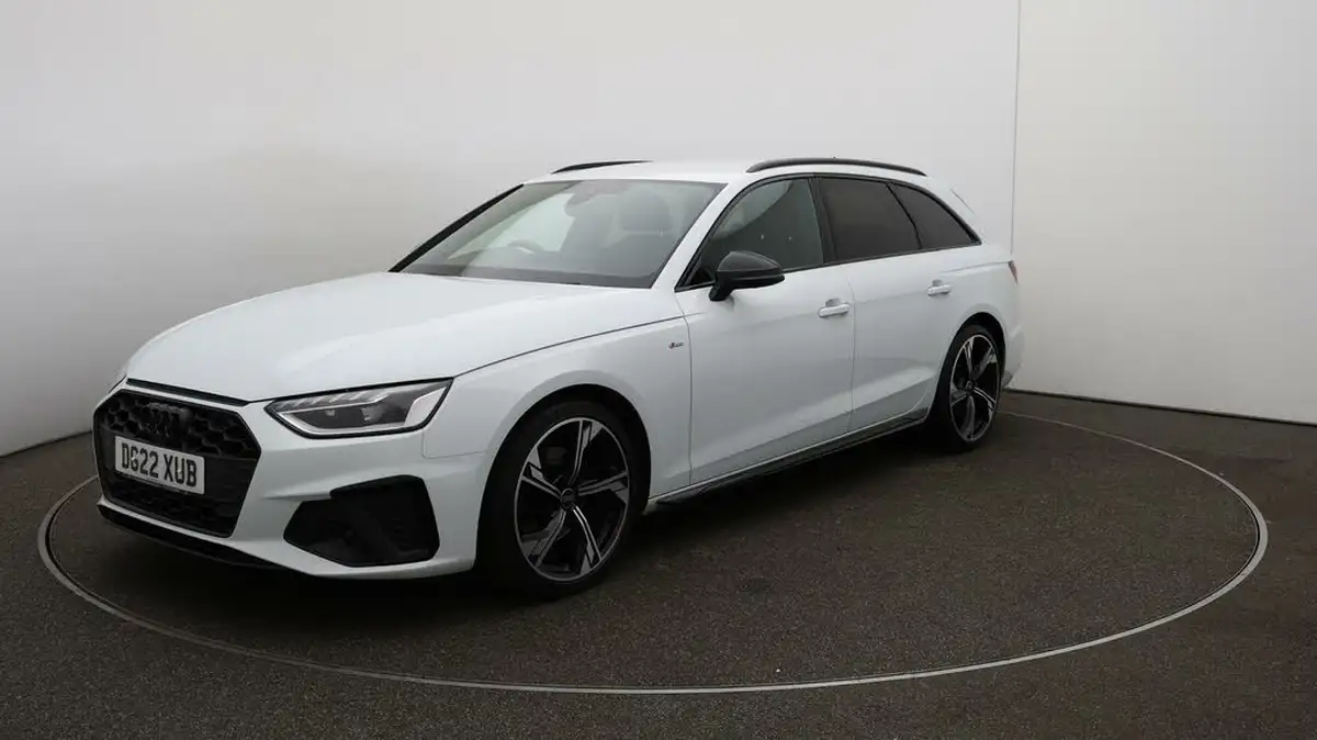 2022-audi-a4-avant-20-35-tfsi-black-edition-s-tronic-big-3