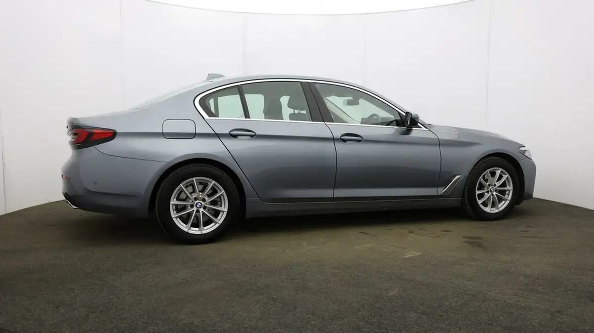 2021-bmw-5-series-20-520i-se-saloon-4d-big-48