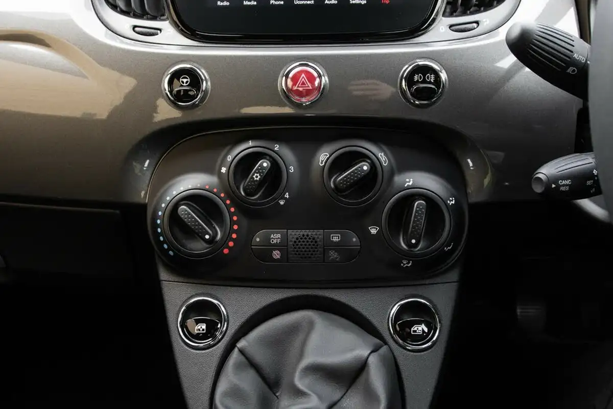 2024-fiat-500c-10-big-32
