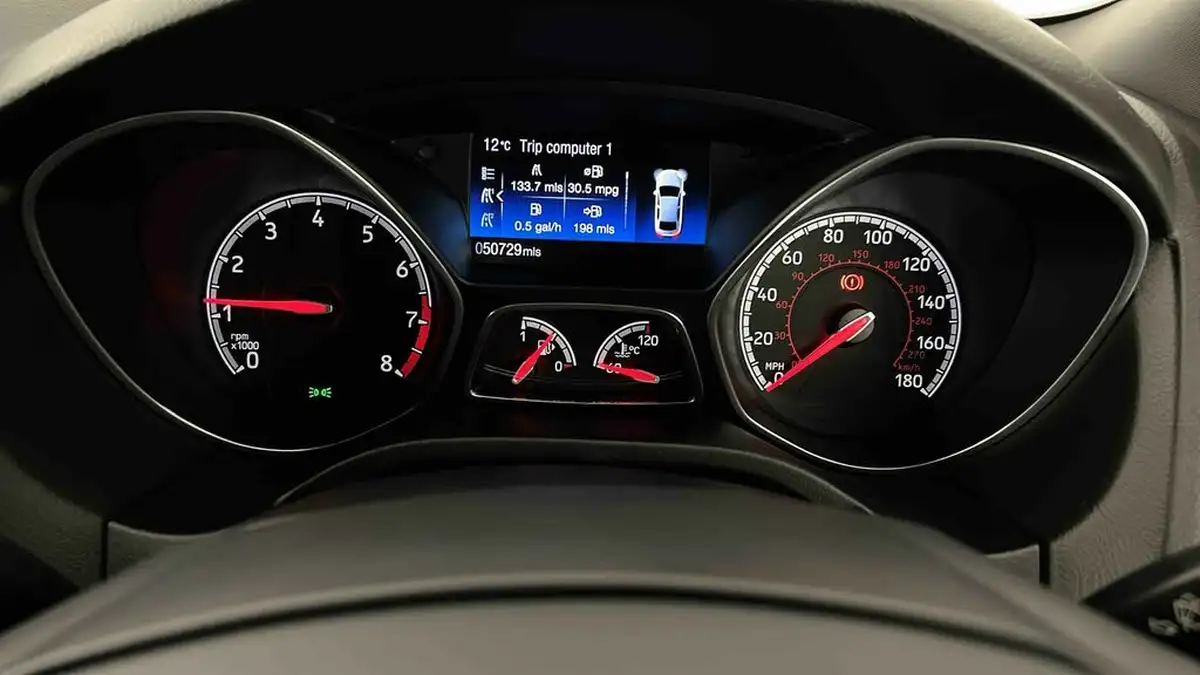 2015-ford-focus-20t-st3-hatchback-big-15