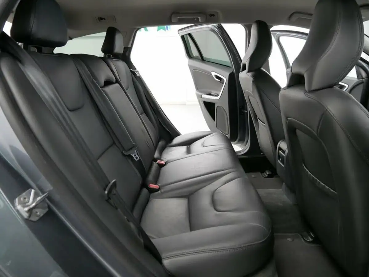 2016-volvo-v60-24td-d5-se-big-28