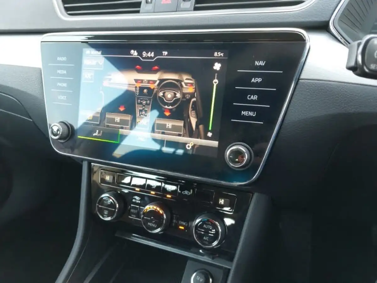 2023-skoda-superb-20tdi-se-estate-dsg-big-10