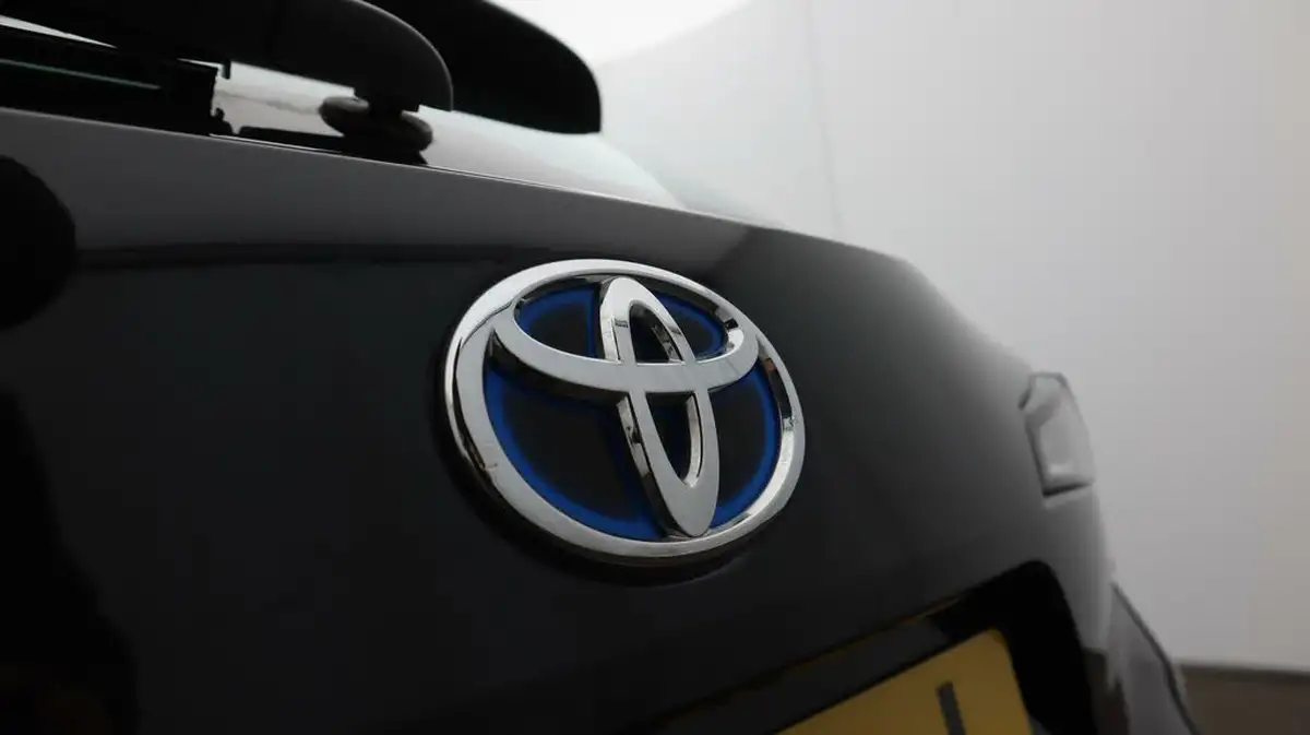 2021-toyota-corolla-20-vvt-i-icon-tech-touring-sports-big-23