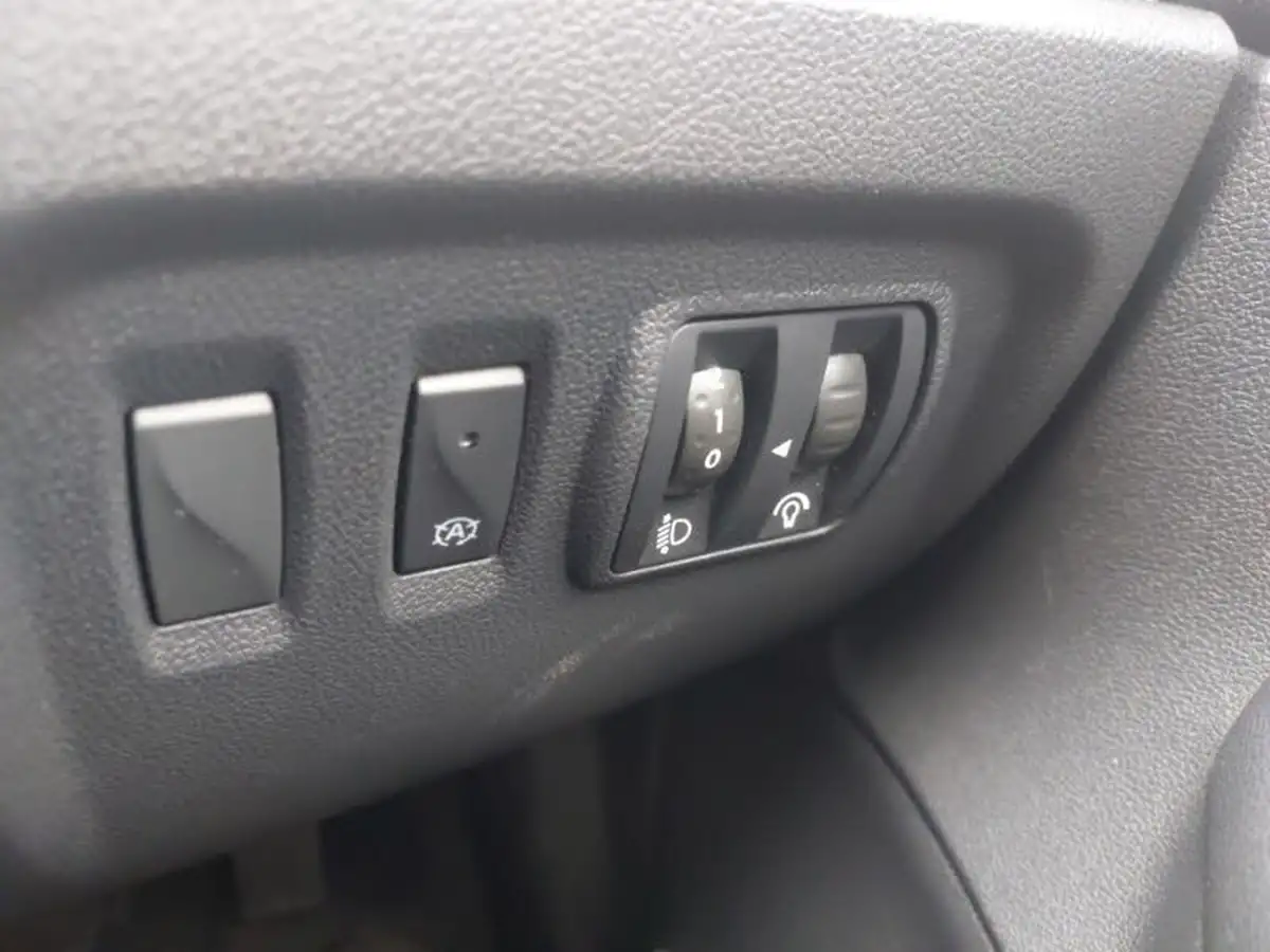 2019-renault-captur-09-tce-play-big-13