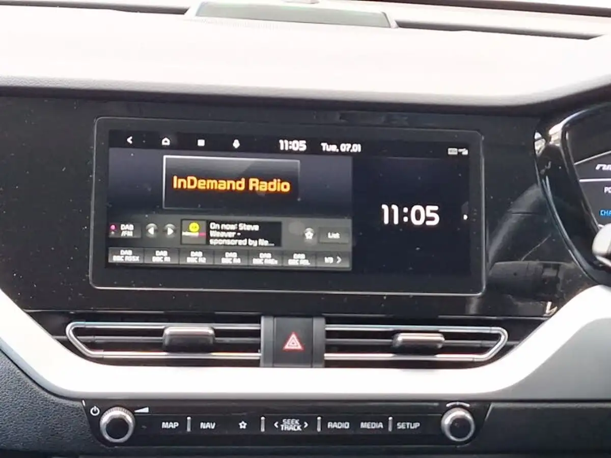2021-kia-niro-16-gdi-phev-3-42in-cluster-big-9