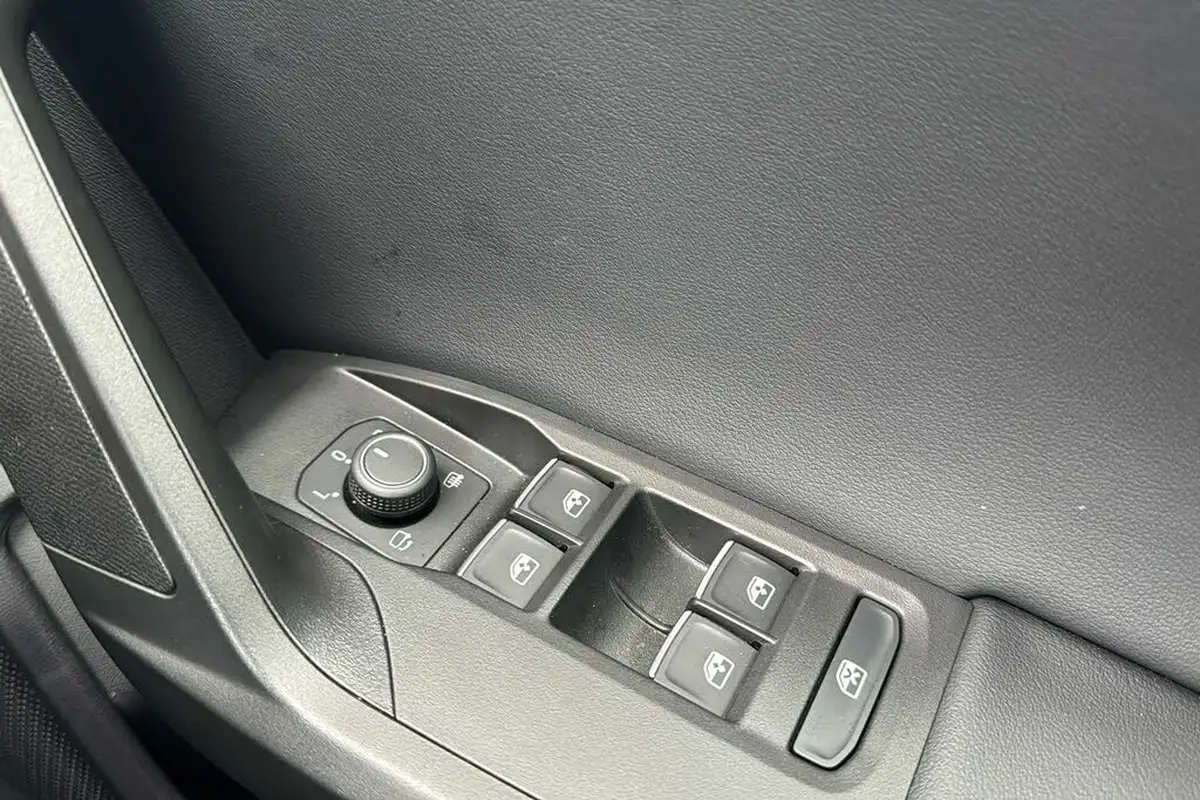 2024-seat-leon-15-tsi-fr-115ps-hatchback-big-14