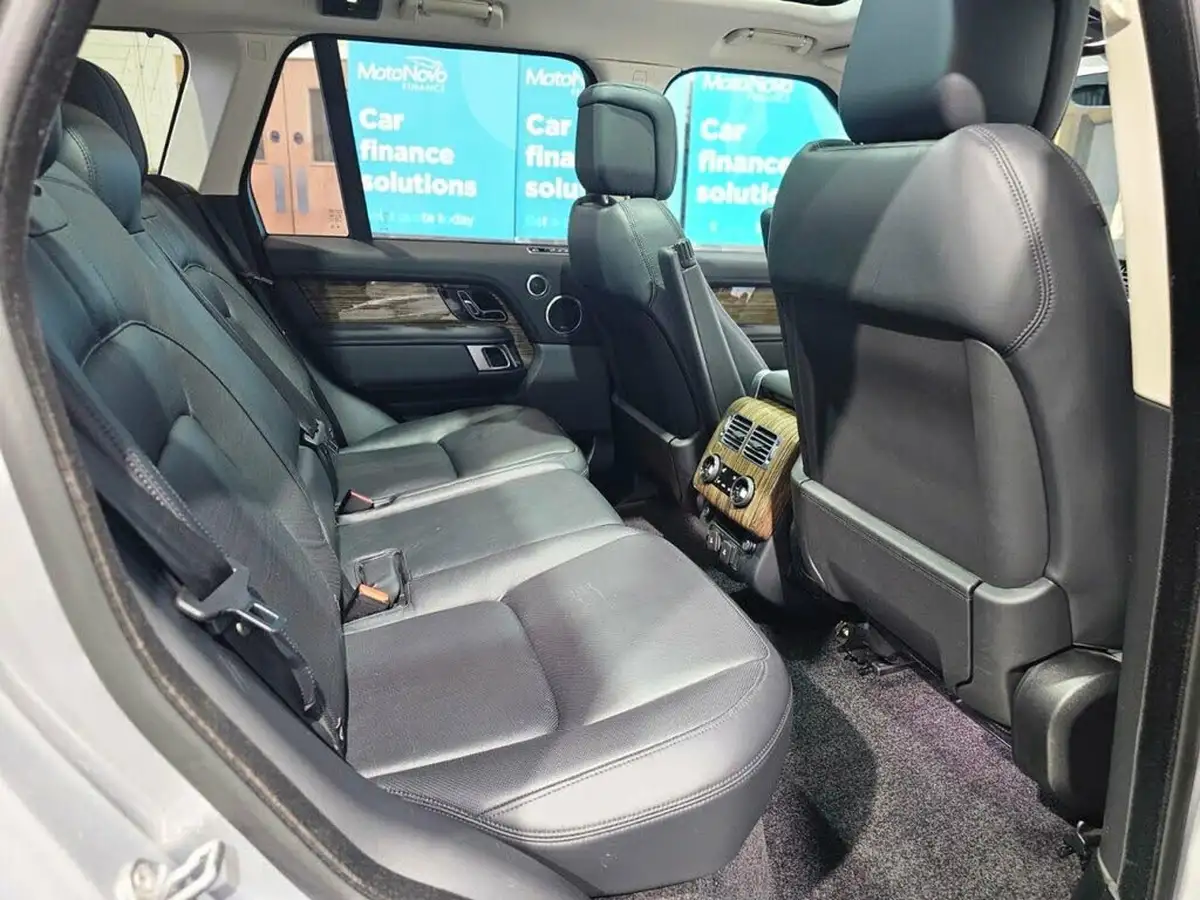 2019-land-rover-range-rover-30-sd-v6-vogue-big-38