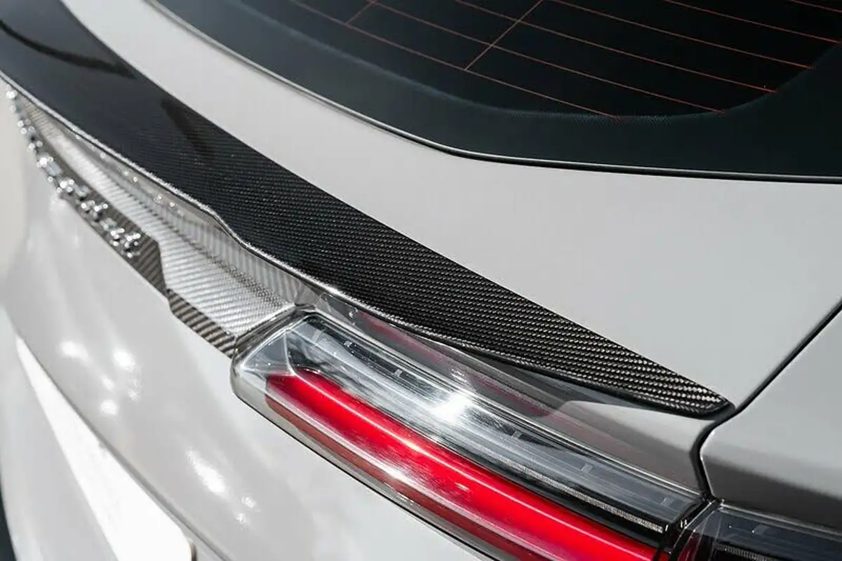 2021-lamborghini-urus-40-no-trim-big-42