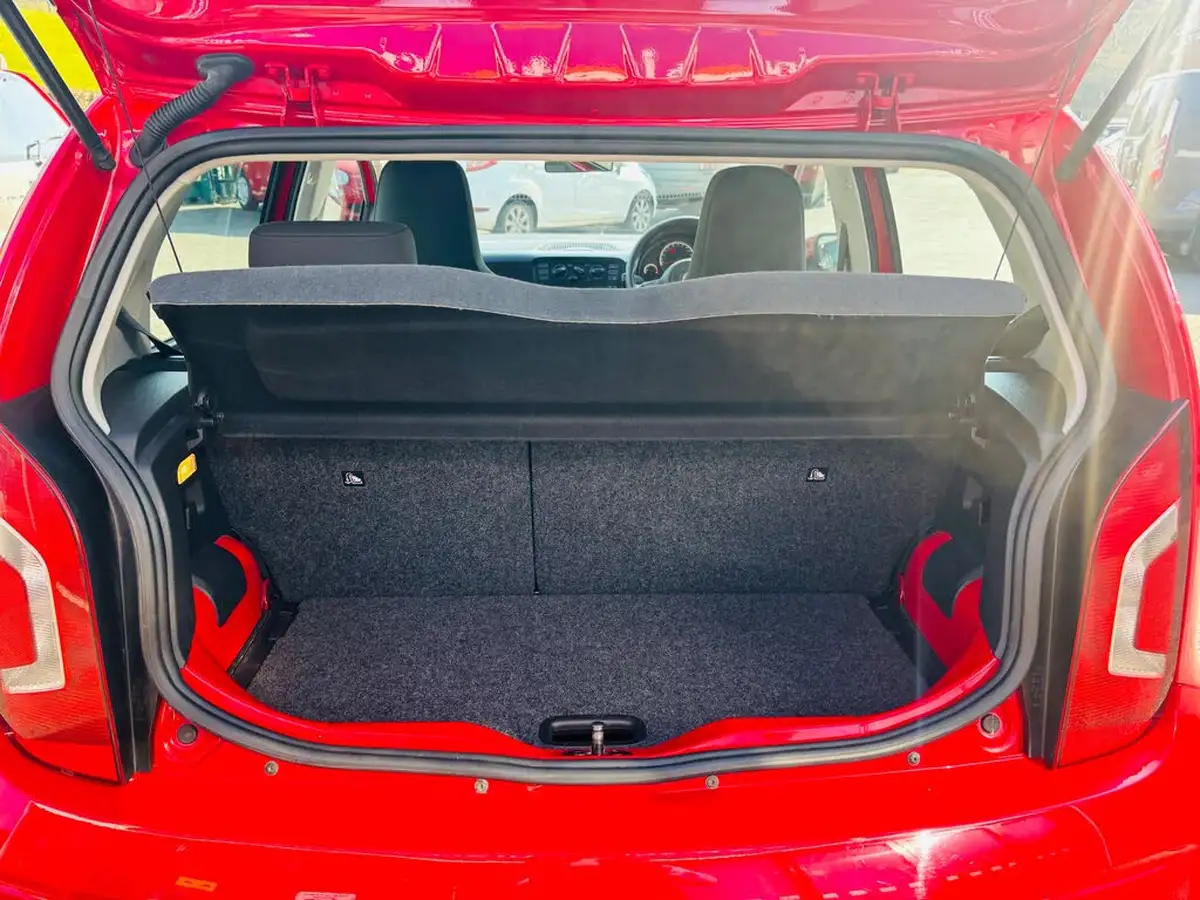 2015-volkswagen-up-10-move-up-60ps-5d-big-8
