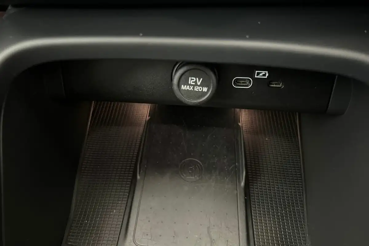 2022-volvo-c40-e-twin-recharge-pro-big-36