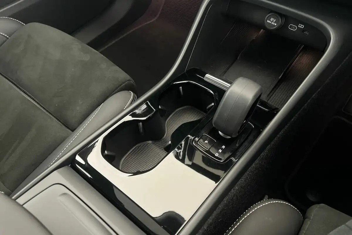 2022-volvo-c40-e-twin-recharge-pro-big-12