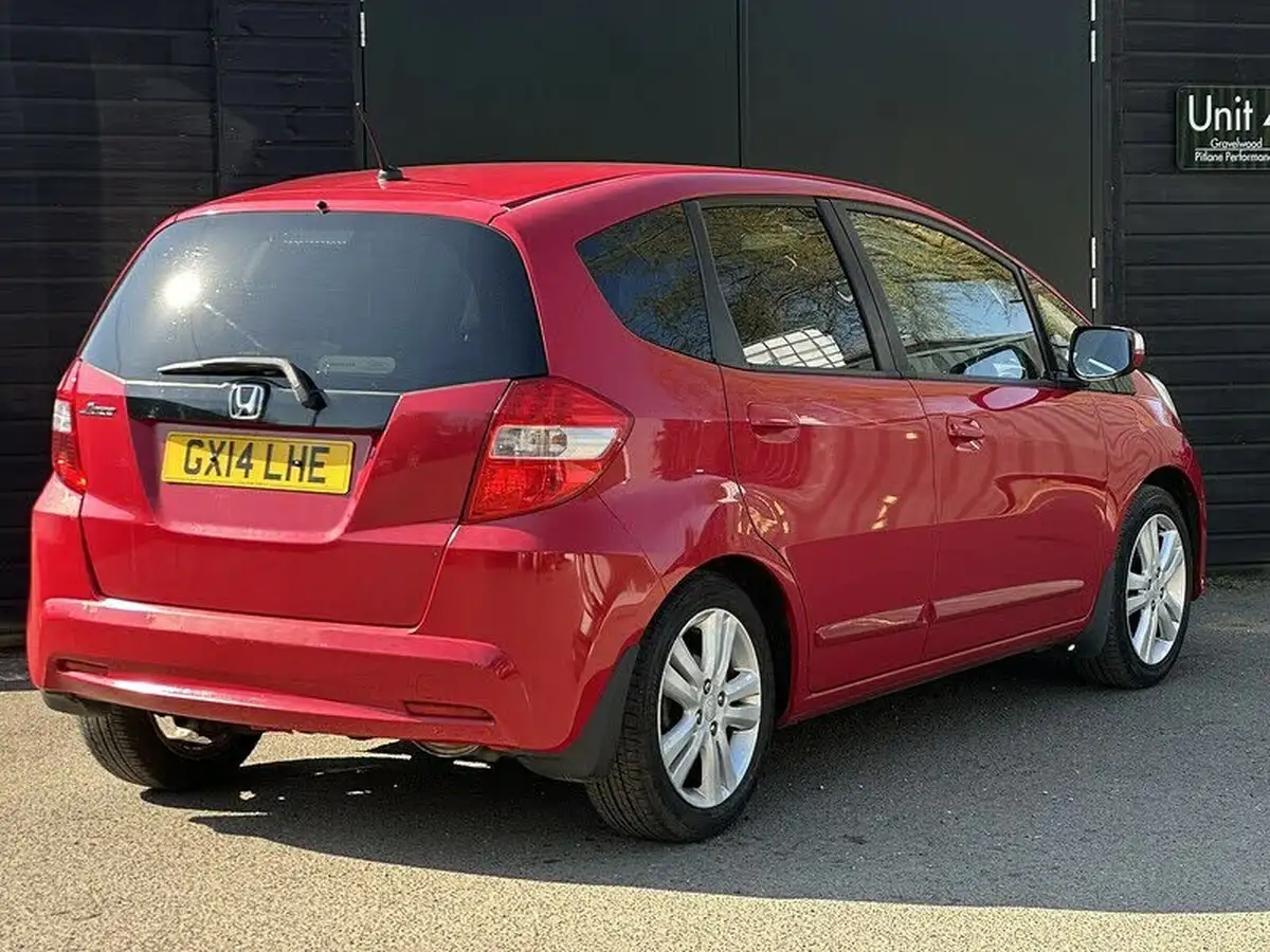 2014-honda-jazz-14-es-plus-big-2