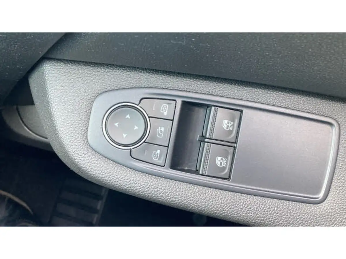 2021-renault-clio-10-tce-iconic-90ps-big-32