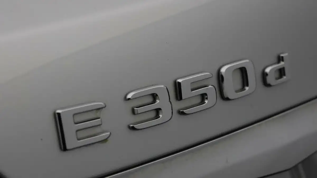 2018-mercedes-benz-e-class-30d-e350d-amg-line-premiumss-saloon-4d-4matic-big-20
