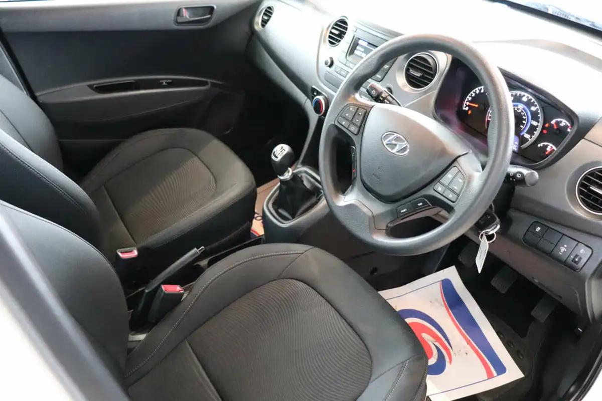 2017-hyundai-i10-12-se-big-15