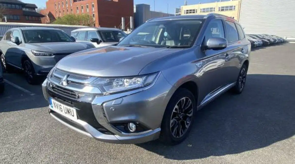 2016-mitsubishi-outlander-20-gx4hs-phev-big-0