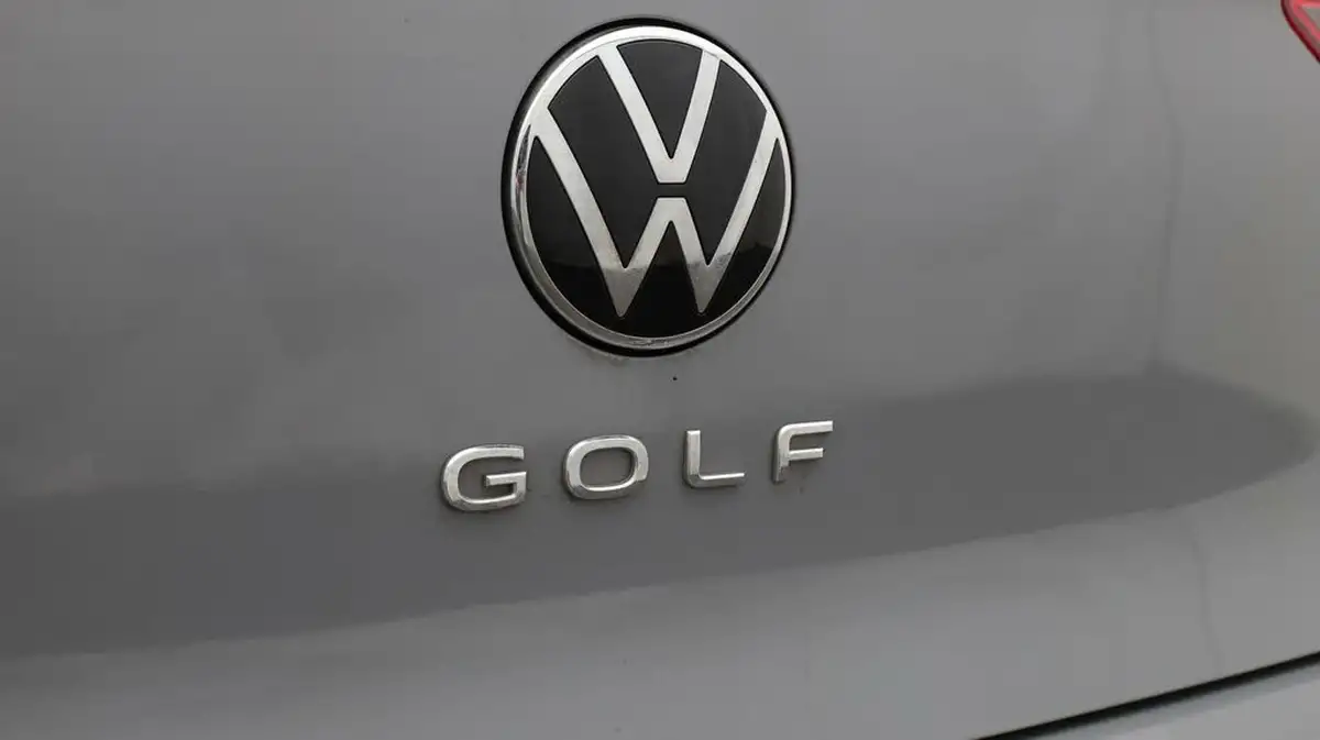 2023-volkswagen-golf-15-tsi-life-130ps-hatchback-big-20