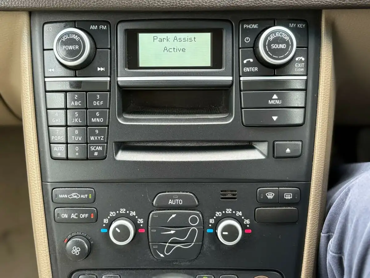 2012-volvo-xc90-24td-d5-se-200bhp-big-17