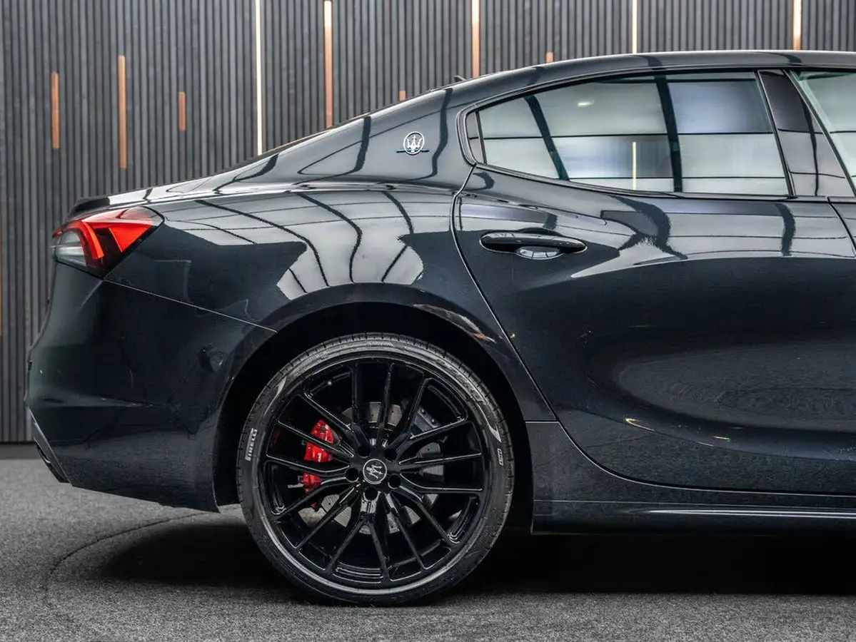 2021-maserati-ghibli-20-gransport-big-21