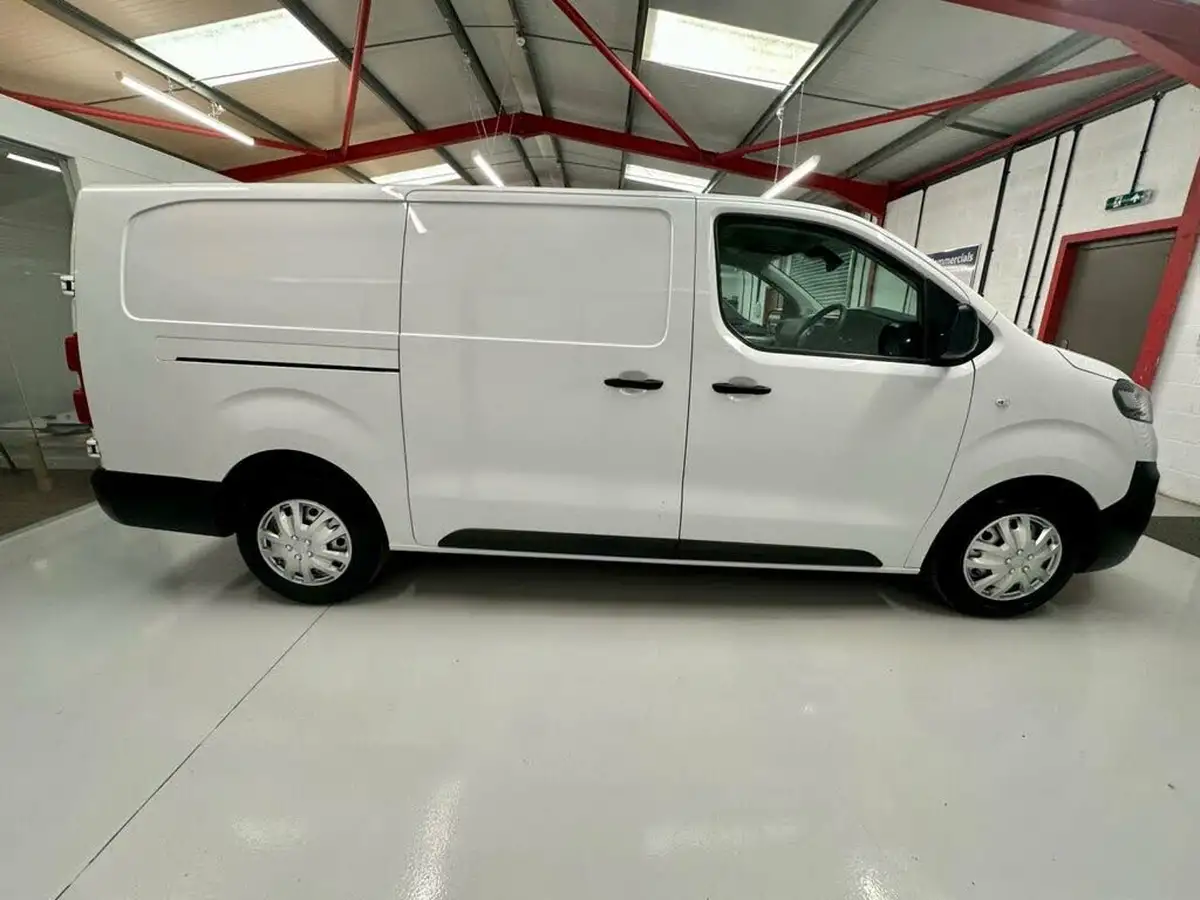 2022-vauxhall-vivaro-15td-2900-l2h1-dynamic-big-5