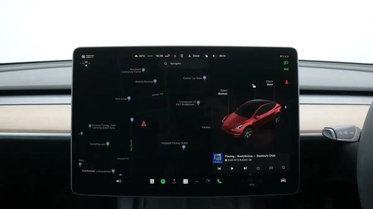 2022-tesla-model-y-e-long-range-big-11