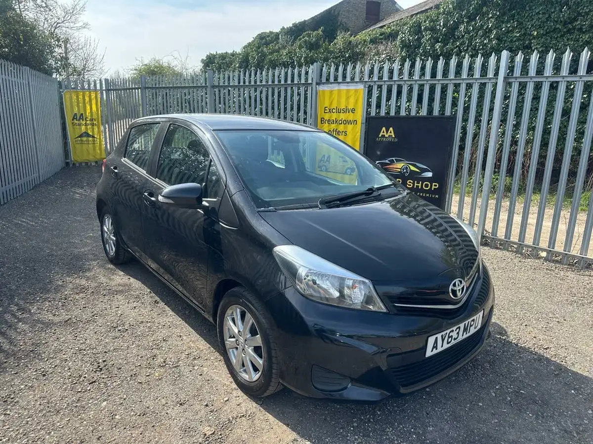 2013-toyota-yaris-10-tr-touch-go-5d-big-1